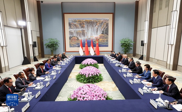 习近平会见印度尼西亚总统佐科2.jpg