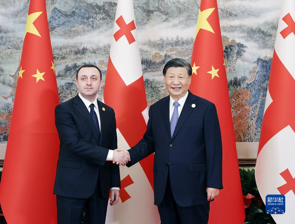 习近平会见格鲁吉亚总理加里巴什维利1.jpg